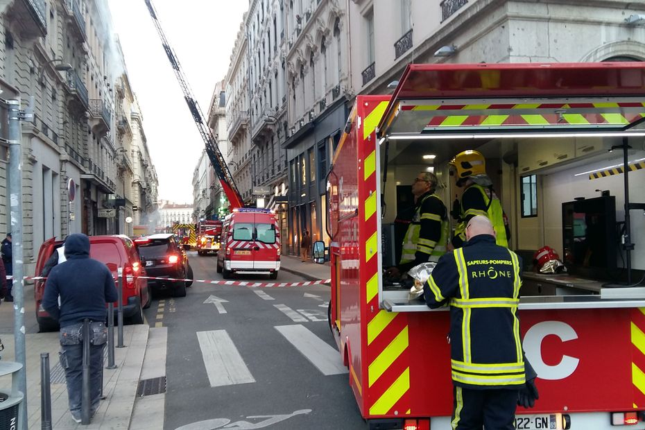 Lyon : Violent Incendie Dans Un Appartement De La Presqu'île. Un Mort