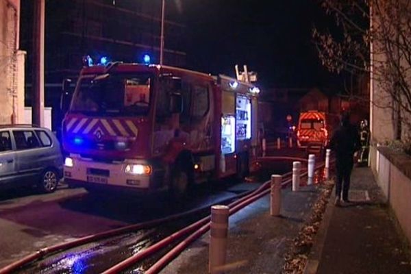 25 pompiers de Chamalières et de Clermont-Ferrand ont été mobilisés pour maîtriser l'incendie.