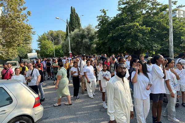 Incendie mortel au quartier des Moulins à Nice: une marche blanche en hommage aux 7 victimes organisée ce mercredi soir.