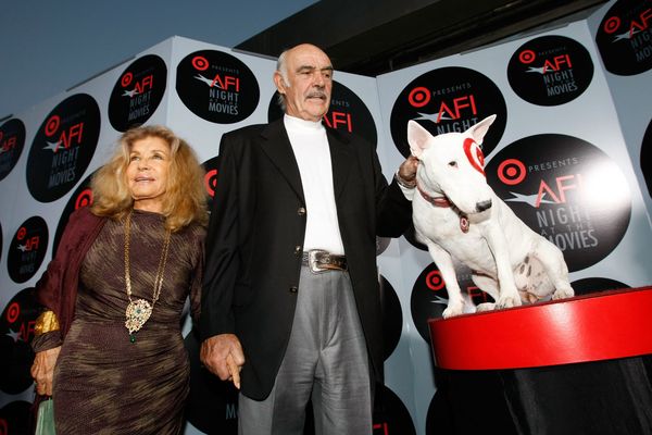 Femme de Sean Connery à la ville et sur les tapis rouges, Micheline, née Roquebrune, aura été sa compagne jusqu'au décès de l'artiste.