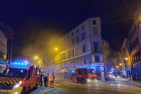 Incendie dans un immeuble rue Georges Dumas à Limoges. 