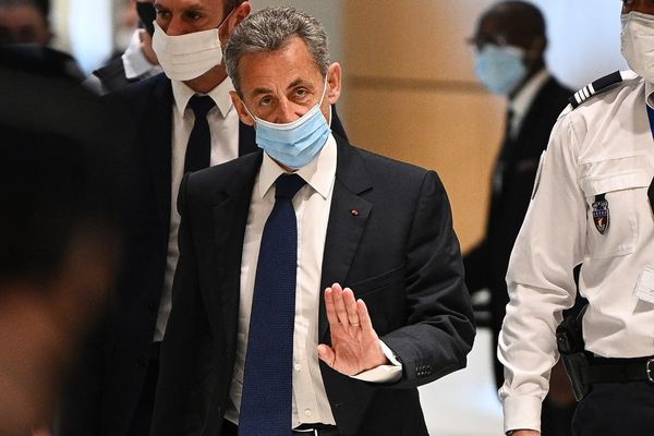 Nicolas Sarkozy, le 1er mars, à son arrivée dans la salle d'audience du palais de justice de Paris 