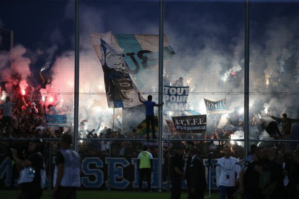 Des supporters de Marseille lors du match entre l'AC Ajaccio et l'Olympique de Marseille au Stade François Coty à Ajaccio, le 3 juin 2023.