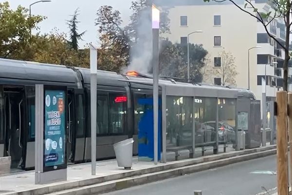 Une rame de tram a pris feu, ce mercredi 23 octobre, à Bordeaux.