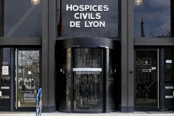 Façade du siège des Hospices Civils de Lyon (HCL) avant une conférence de presse au sujet du Coronavirus Covid-19 - 28 février 2020