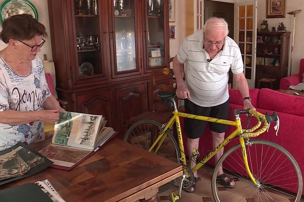 Coureur professionnel dans les années 1950, le Niçois Vincent Vitetta a ressorti le vélo qu'il utilisait à l'époque de Louison Bobet et de Charly Gaul.