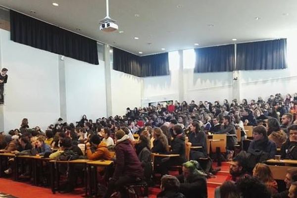 Un blocage d'étudiants, ce jeudi 8 février, a poussé la direction à fermer le campus du Tertre toute la journée. 