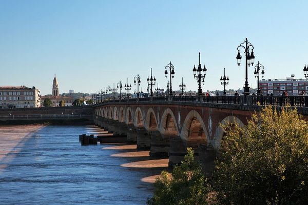 Le Pont de Pierre au dessus de la Garonne à Bordeaux. Photo d'illustration. 