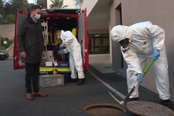 The Marins-Pompiers carry out more than 200 samples of Marseille's wastewater every week.