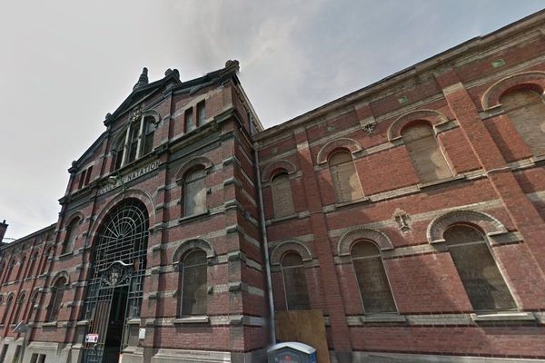 L'institut du monde arabe est installé dans l'ancienne école de natation de Tourcoing. 