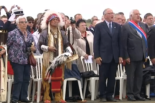 Une cérémonie en hommage aux 14 "code-talkers" comanches débarqués en Normandie était organisée ce lundi à Utah beach