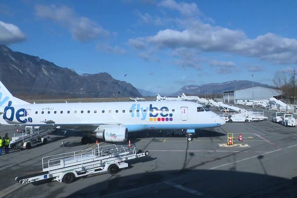 Cinq vols hebdomadaires assuraient une liaison hivernale entre le Royaume-Uni et l'aéroport de Chambéry Savoie Mont-Blanc.