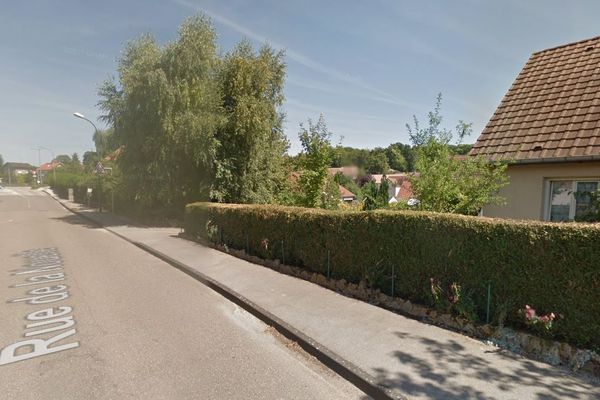 L'incendie s'est déclaré ce samedi rue de la Nouelle à Chemaudin-et-Vaux.