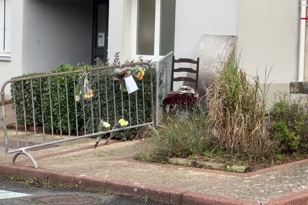 L'incendie s'est déclaré dans un immeuble de la rue des Fauvettes à Onet-le-Château ce samedi 26 novembre 2022.