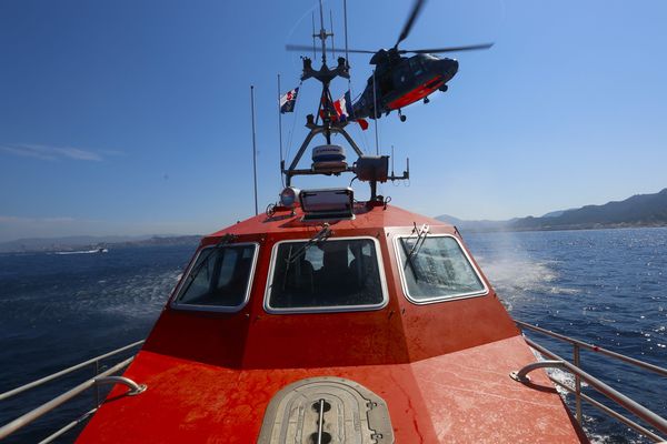 Les recherches par hélicoptère et vedettes SNSM suspendues au large de Saint-Nazaire, le dimanche 4 septembre 2017 