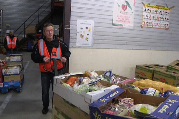 Après réception des denrées, il faut les stocker