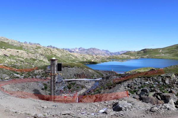 Le barrage du lac Blanc, fragilisé dans sa structure, devrait être détruit d'ici fin octobre.