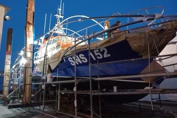 La vedette de la SNSM de Marseille reprend la mer après une remise en état.