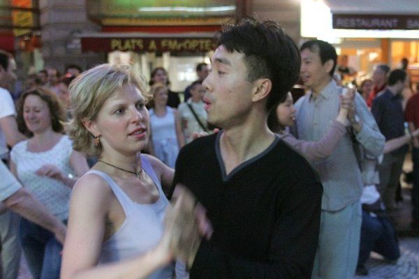 Une cinquantaine de danseurs amateurs arpenteront les rues de Limoges pour l'ouverture des Francophonies 2013 le 26 septembre (image d'illustration)