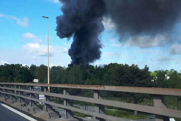 Un incendie s'est déclaré à Bezons dans le Val-d'Oise jeudi 13 mai 2021.  