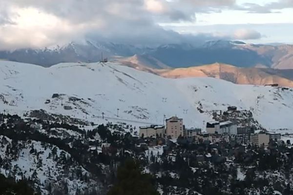 La station de La Pierre St-Martin dans les Pyrénées-Atlantiques se situe entre 1527 m et 2153 m d'altitude