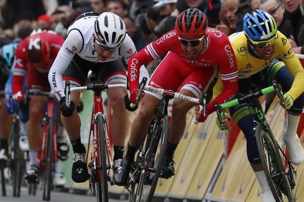 Pendant le sprint de la 2ème étape de Paris-Nice 2016.