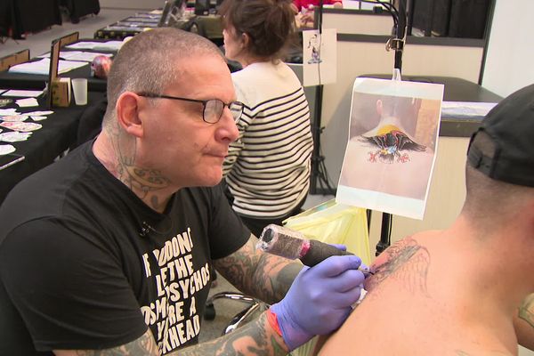 Le tatouage est une passion ancrée chez les aficionados qui, pour assouvir leurs envies de dessins, prévoient un vrai budget.