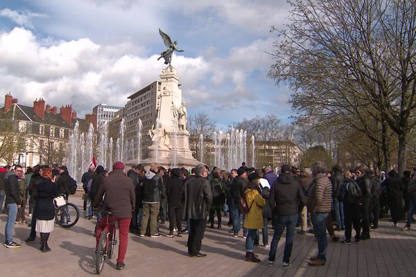 Les manifestants étaient venus écouter les prises de parole des représentants syndicaux à 15 heures