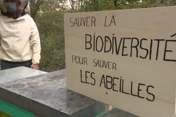 Des apiculteurs du Doubs se sont mobilisés contre le retour des néonicotinoïdes.