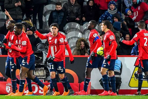 Les joueurs du LOSC après le but de l'égalisation par Nicolas Pépé, samedi soir.