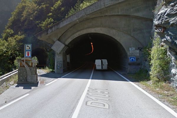 Le tunnel des Commères, sur la RD 1091.