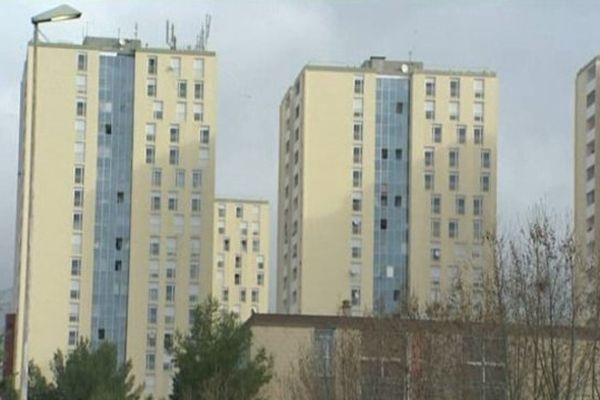 C'est au troisième étage de la tour 81 de la cité de La Beaucaire à Toulon que le drame s'est joué.