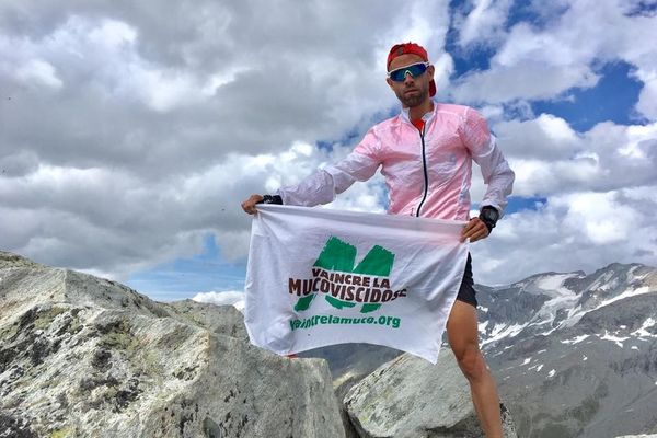 Le Biterrois Paul Fontaine, sportif atteint de mucoviscidose, lors d'une de ses ascensions en Haute-Maurienne.