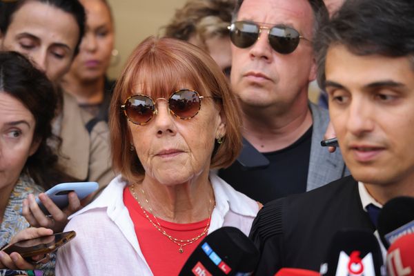 Gisèle Pélicot a été droguée par son mari et violée par des dizaines d'hommes pendant dix ans.