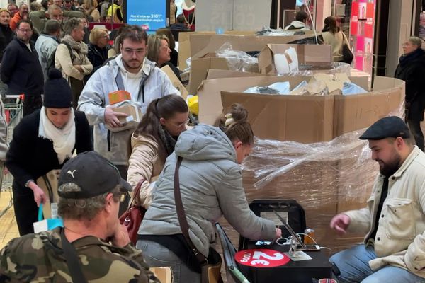 En Haute-Loire, plusieurs clients ont succombé à la tentation des colis mystères pour leurs achats de Noël.