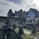 Le mur d'enceinte rénové du château de Chémery