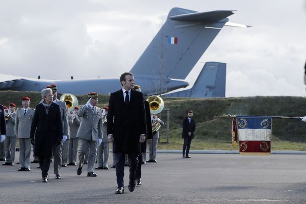 Emmanuel Macron sur la base aérienne de Toulouse Francazal