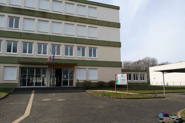 Dans l'académie de Clermont-Ferrand, 4 écoles et collèges sont fermés ce vendredi 26 mars en raison du COVID 19.