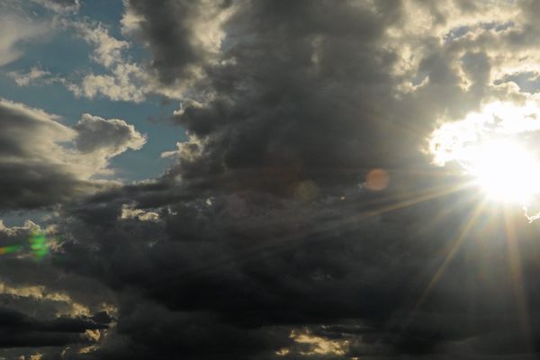 Un ciel normand entre soleil et nuages, le temps d'une averse...