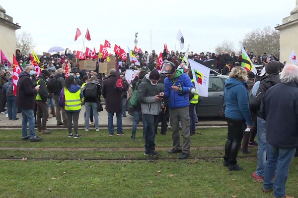 Près de 3000 personnes se sont réunies ce samedi, pour dénoncer le projet de loi de "sécurité globale".