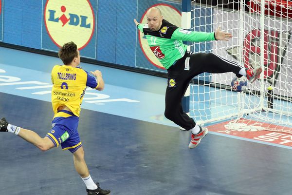 Sauvés par leur gardien montpelliérain Vincent Gérard, dans un très grand soir, les handballeurs français ont parfaitement lancé le tour principal de l'Euro-2018 en battant la Suède 23-17 samedi à Zagreb et font un grand pas vers les demi-finales.