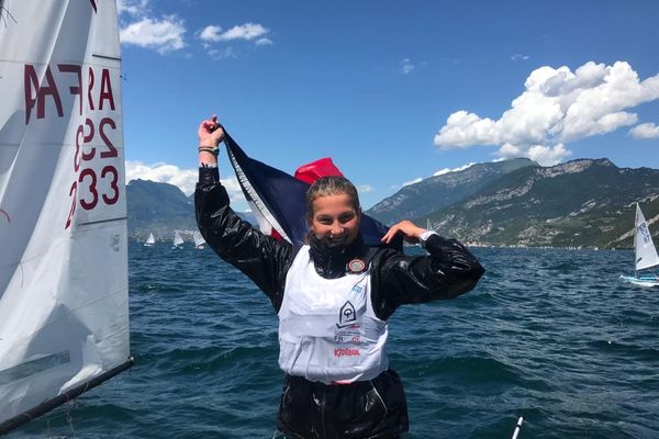 La Bretonne Lomane Valade, 14 ans, championne du monde d'optimist en féminine.