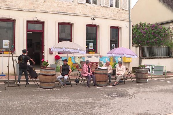 Le bar éphémère de Saint-Bris-le-Vineux.