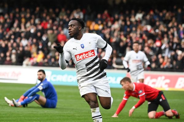 Après une première période équilibrée, Kalimuendo aura dénoué le match avec deux buts à la 44e et 57e minutes.