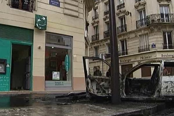 Une agence de la BNP a été attaquée à la voiture-bélier ce matin boulevard Soult dans le 12ème arrondissement.
