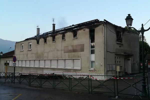 L'école maternelle de Tullins-Fures a été victime d'un incendie dans la nuit du mardi au mercredi 1er mai 2019.