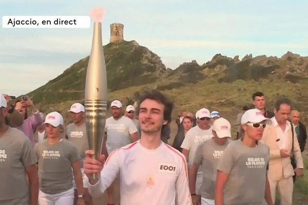 Le premier porteur de la flamme olympique est parti de la Parata vers Ajaccio