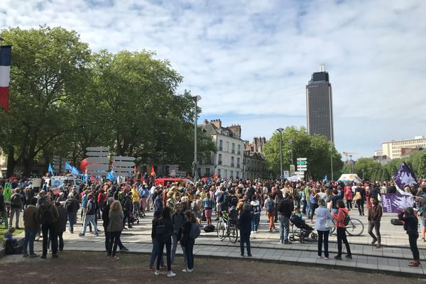 Le défilé du 1er mai partait de la Préfecture à Nantes.