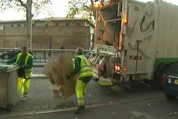 La communauté urbaine de Toulouse prend désormais en charge le nettoyage des tenues de travail des éboueurs