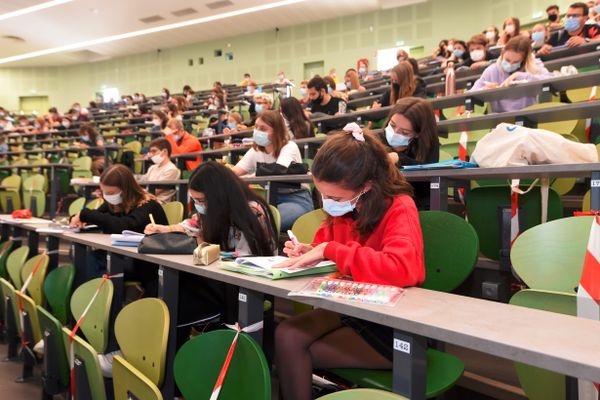 Les étudiants devront porter obligatoire le masque en cette rentrée 2020-2021 dans les universités. 